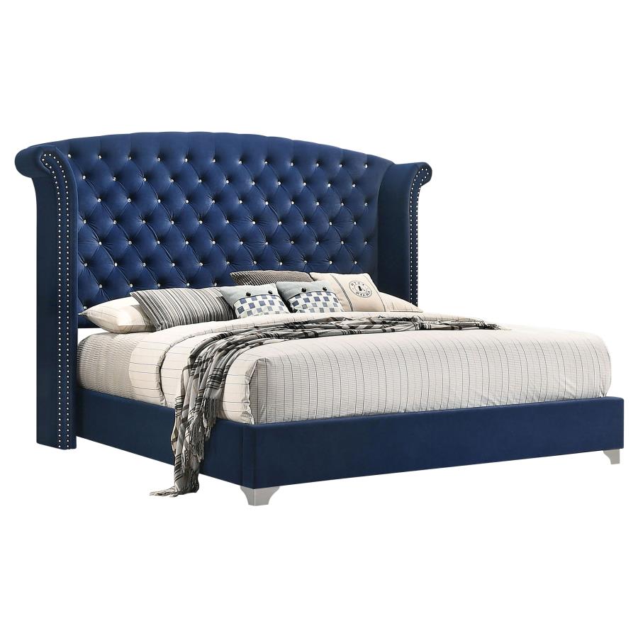 Cama Queen Melody tapizada con respaldo de alas, color azul Pacífico