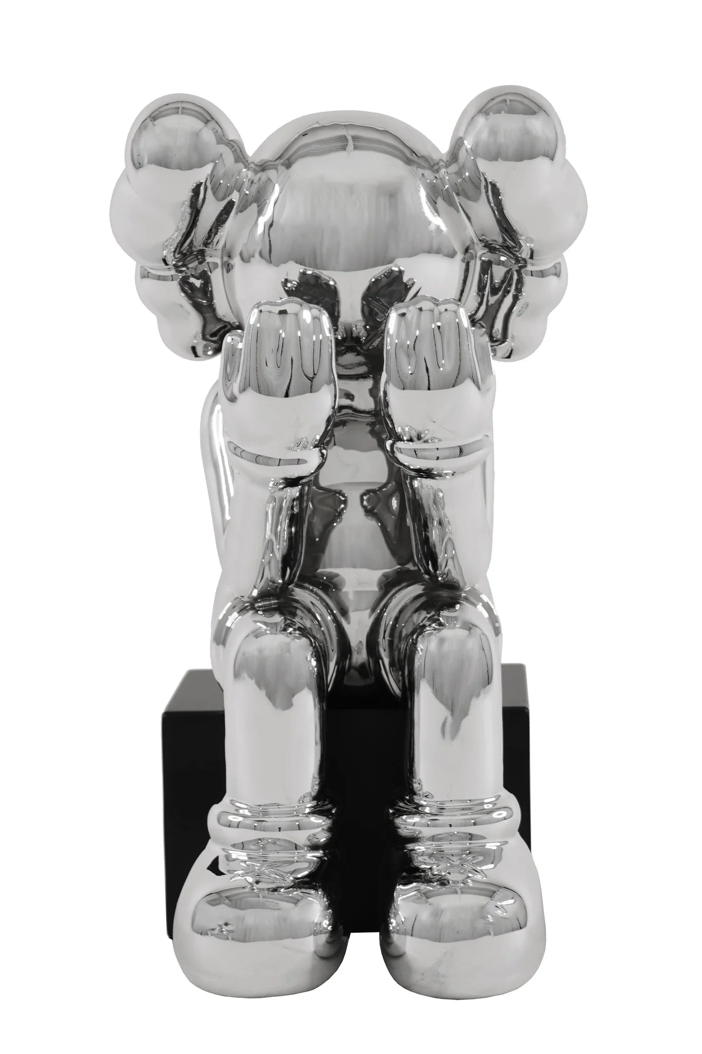 Escultura de payaso sentado