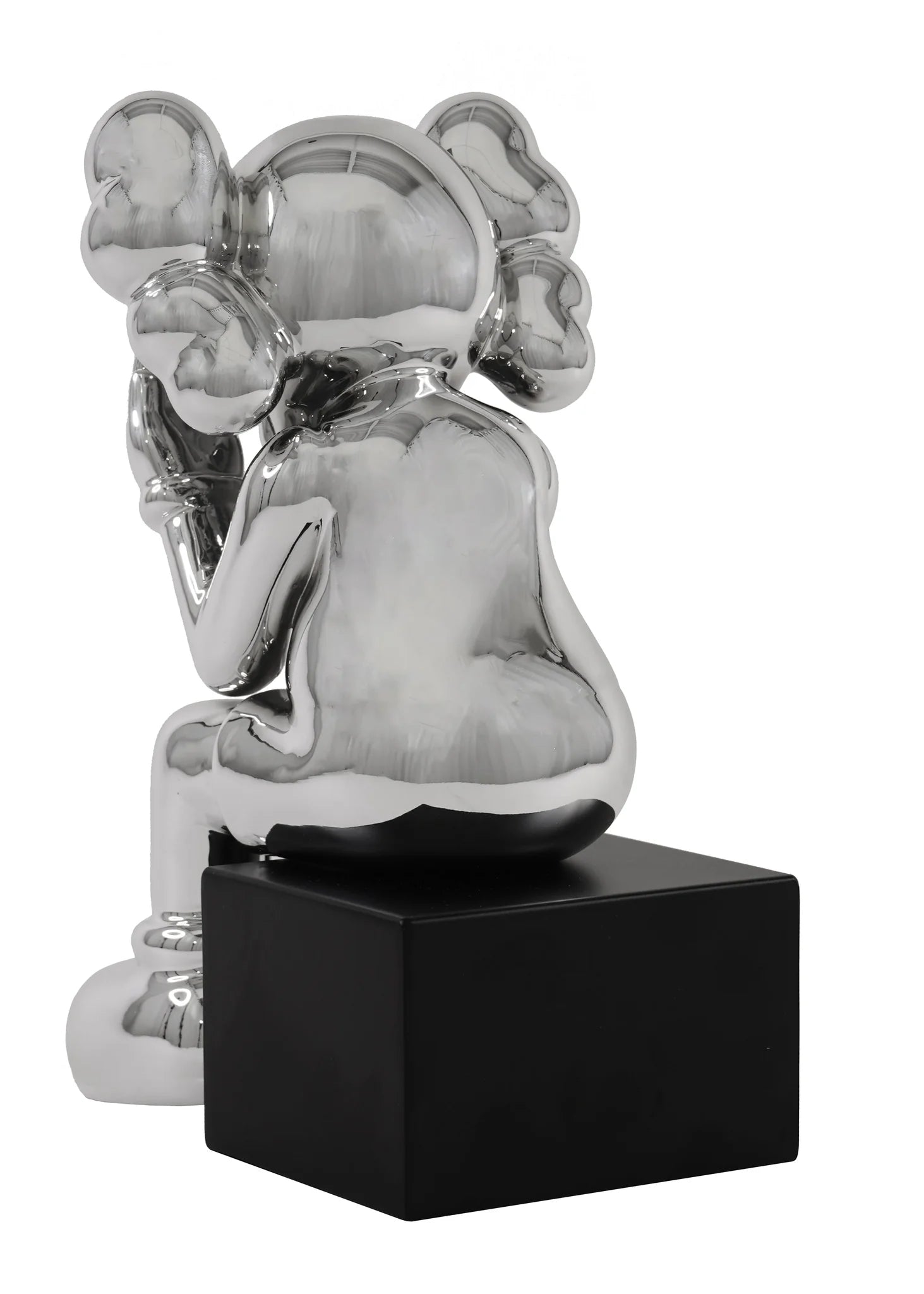 Escultura de payaso sentado