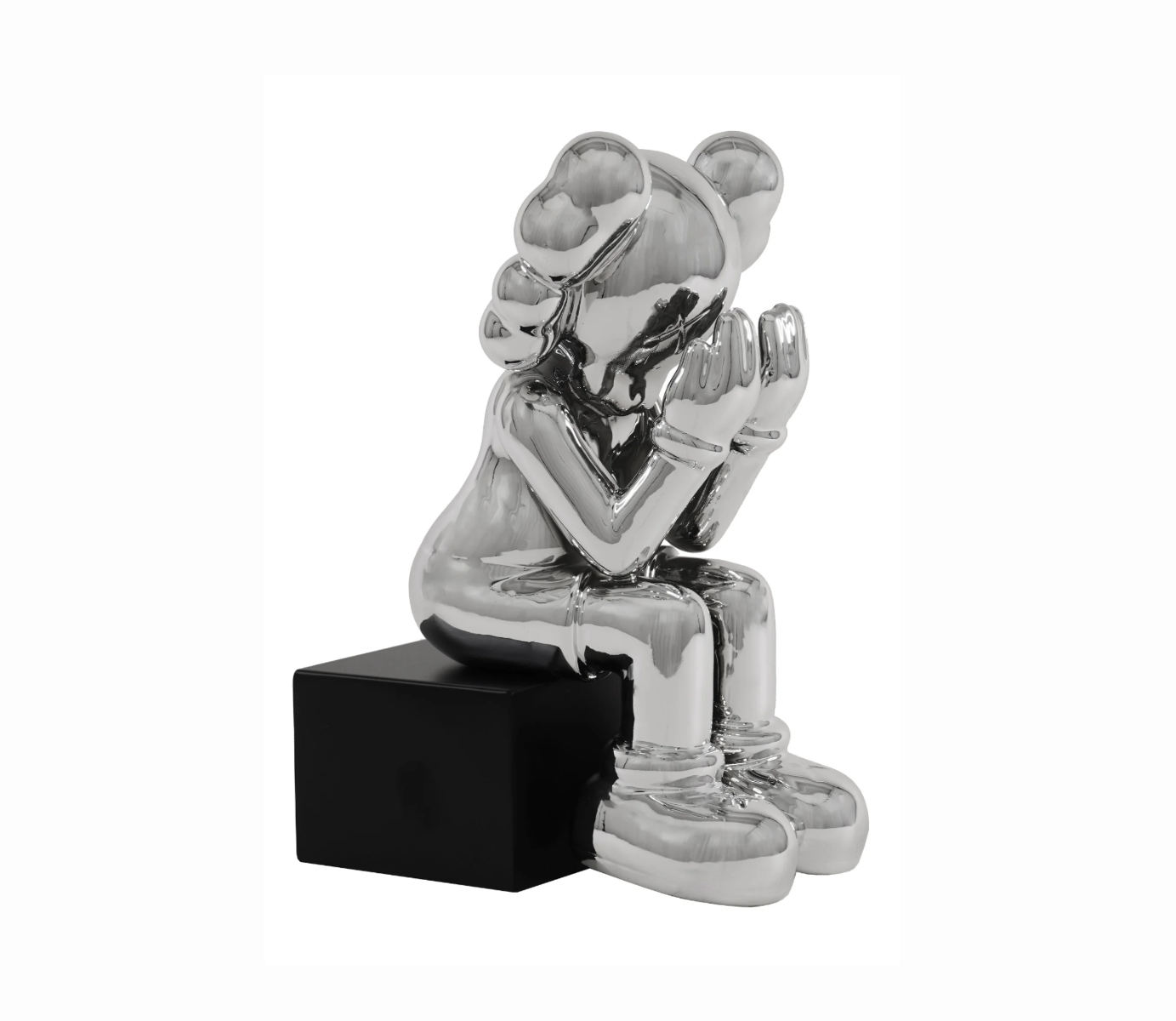 Escultura de payaso sentado